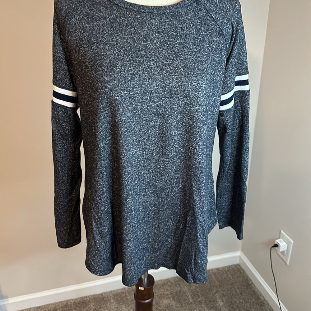 Maurices 24/7 Long Sleeve Tee Size Medium - Picture 4 of 17